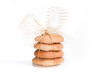 Photo en ligne au meilleur prix cookies with gold ribbon bow isolated on white