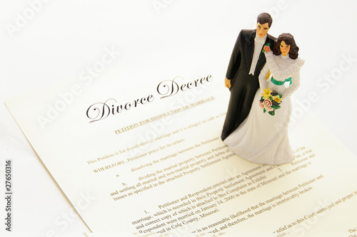 Photo: cake-topper couple on a divorce agreement cake-topper couple on a divorce agreement