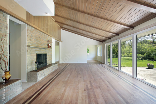 Foto: Family room with stone fireplace Family room with stone fireplace