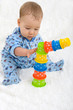 Baby macht Turm kaputt