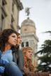 tre ragazze in una città d'arte tre ragazze in una città d'arte