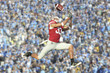 Foto: football player catches ball in midair football player catches ball in midair