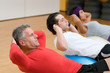 Photo : Fitness class making sit-ups