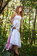 Foto: Pretty woman posing in forest Pretty woman posing in forest