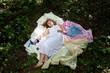 Foto: Pretty woman posing in forest Pretty woman posing in forest