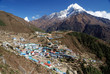 namche baazar, nepál, ama dablam v dálce