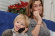 Kind beim Telefonieren