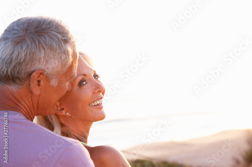 Foto: Romantic Senior Couple in love at sunset Romantic Senior Couple in love at sunset
