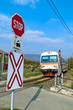 Donauuferbahn. Kreuzung ohne Schranken