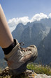 bergschuh mit wildem kaiser im hintergrund