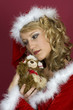 Sexy Frau in Santa Klaus  Bekleidung und Teddy