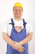 Verliebter Bauarbeiter mit einem Lebkuchenherz