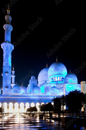 Foto: Abu Dhabi, UAE - Shaikh Zayed Mosque - Night scene Abu Dhabi, UAE - Shaikh Zayed Mosque - Night scene