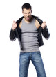 geste d'homme macho menaçant frimeur