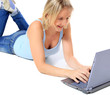 Junge Frau surft im Internet