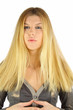 Foto: Junge Frau mit wallenden, langen blonden Haaren Junge Frau mit wallenden, langen blonden Haaren