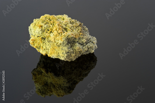 Foto: Lava rock covered in sulphur crystals. Etna 2001. Lava rock covered in sulphur crystals. Etna 2001.