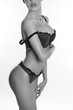femme en lingerie fine dentelle