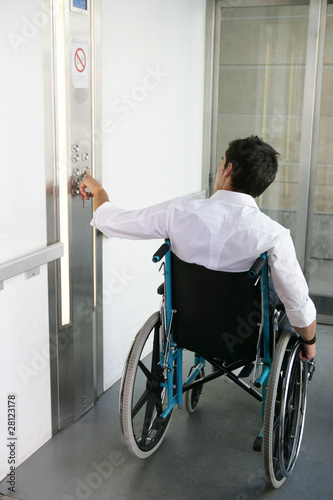Photo: Handicap ascenseur Handicap ascenseur