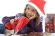 Foto: sechsjähriges Mädchen mit Weihnachtsgeschenken (mr) sechsjähriges Mädchen mit Weihnachtsgeschenken (mr)