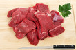 viande de boeuf cru découpée