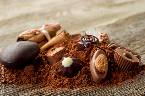 Foto: chocolate candy with ingredients-cioccolatini e ingredienti chocolate candy with ingredients-cioccolatini e ingredienti