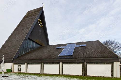 Foto: Heiliger Strom, Sonnenenergie auf Kirchendach Heiliger Strom, Sonnenenergie auf Kirchendach