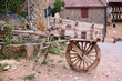 brouette médiévale à Chateauneuf, Bourgogne brouette médiévale à Chateauneuf, Bourgogne