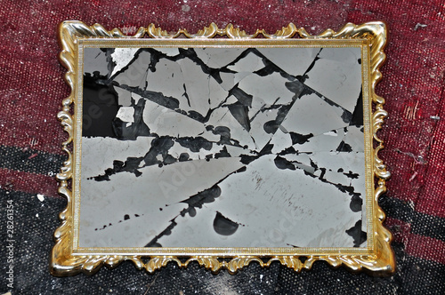 Photo: broken picture frame broken picture frame