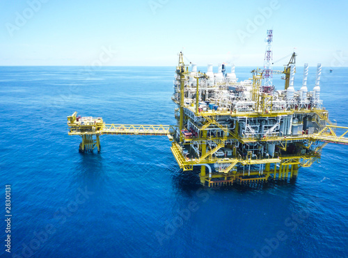 Photo : Rigs offshore Oil refinery Rigs offshore Oil refinery