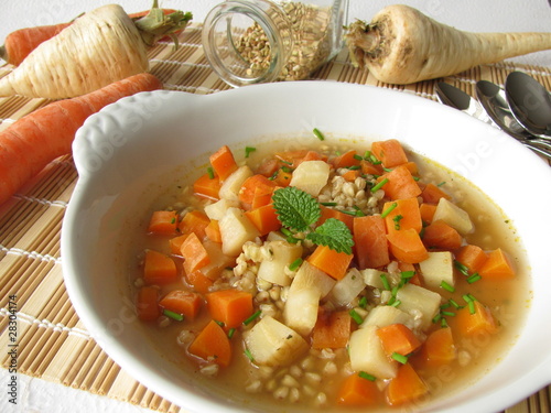 Foto: Suppe mit Möhren, Petersilienwurzel und Buchweizen Suppe mit Möhren, Petersilienwurzel und Buchweizen