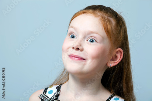 Foto: Portrait of surprised red-haired girl Portrait of surprised red-haired girl
