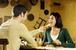 coppia che mangia