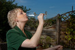Weingenuss im Garten, trinken