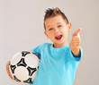 Kind mit Fußball