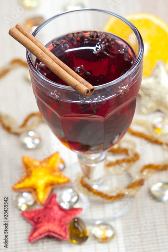 Photo: Mulled wine with cinnamon bark Mulled wine with cinnamon bark