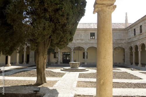 Photo: Trilingual Patio of Colegio de San Ildefonso - Alcalà de Henares Trilingual Patio of Colegio de San Ildefonso - Alcalà de Henares