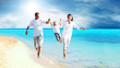 Foto: View of happy young family having fun on the beach View of happy young family having fun on the beach