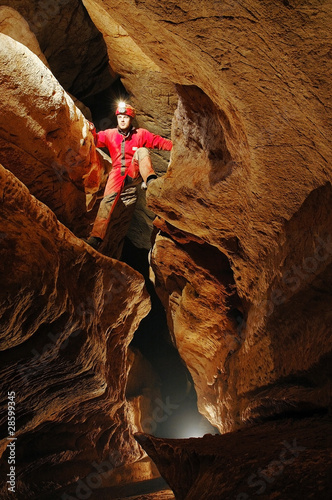 Foto: Cave passage with caver Cave passage with caver