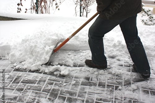 Photo: Schneeschaufeln Schneeschaufeln