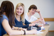 glückliche interessierte Studentin