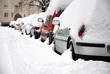 Schnee und eingeschneite Autos