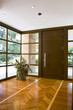 Foto: entrata con porta principale e pavimento di legno entrata con porta principale e pavimento di legno