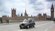 Video: People, cars moving on Westminster Bridge, Big Ben in London People, cars moving on Westminster Bridge, Big Ben in London
