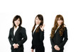 OKサインの女性社員達