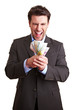 Mann gewinnt viel Geld Mann gewinnt viel Geld