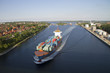Schiffe auf dem Nord-Ostsee-Kanal bei Holtenau, Kiel