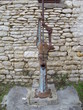 Vieilles pierres et vieille fontaine Vieilles pierres et vieille fontaine
