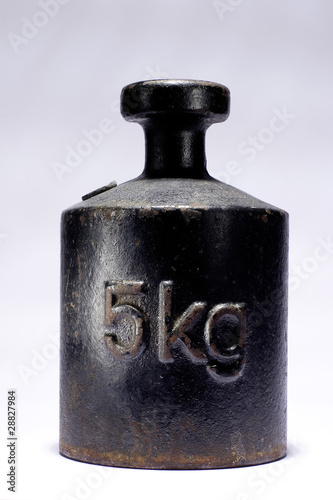 Foto: 5 Kilogram weight on white 5 Kilogram weight on white