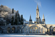 Neige et cathédrale de Lourdes